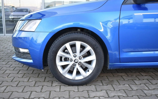 Skoda Octavia cena 55900 przebieg: 107197, rok produkcji 2019 z Poznań małe 704